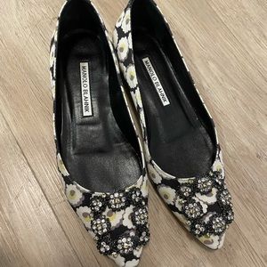 Authentic Manolo Blahnik flats size 35